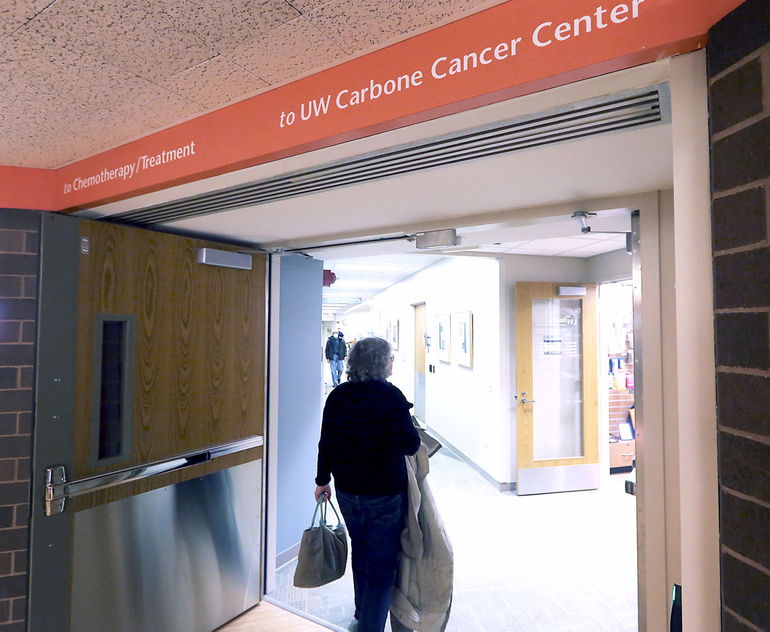 Michelle entering cancer center